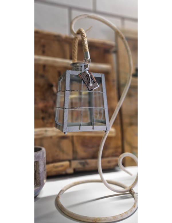 Metalen hanger met lantaarn