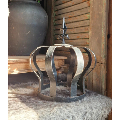 Grote metalen kroon