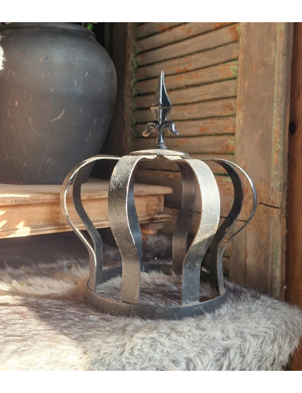 Grote metalen kroon