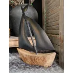 Zeilboot van hout en metaal