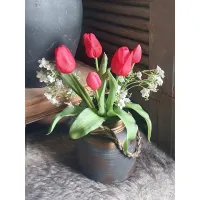 Glazen pot met bos kunstbloemen
