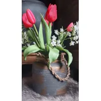 Glazen pot met bos kunstbloemen