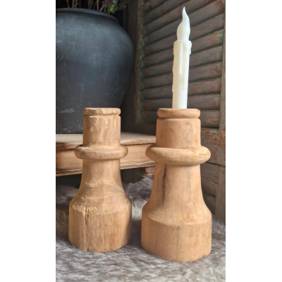 Set robuuste houten kandelaren