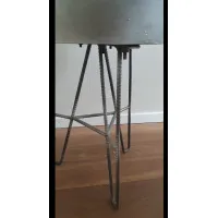 Bijzettafel van mangohout met metalen frame