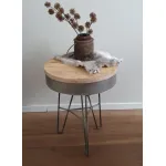 Bijzettafel van mangohout met metalen frame