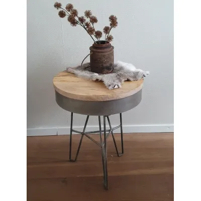 Bijzettafel van mangohout met metalen frame